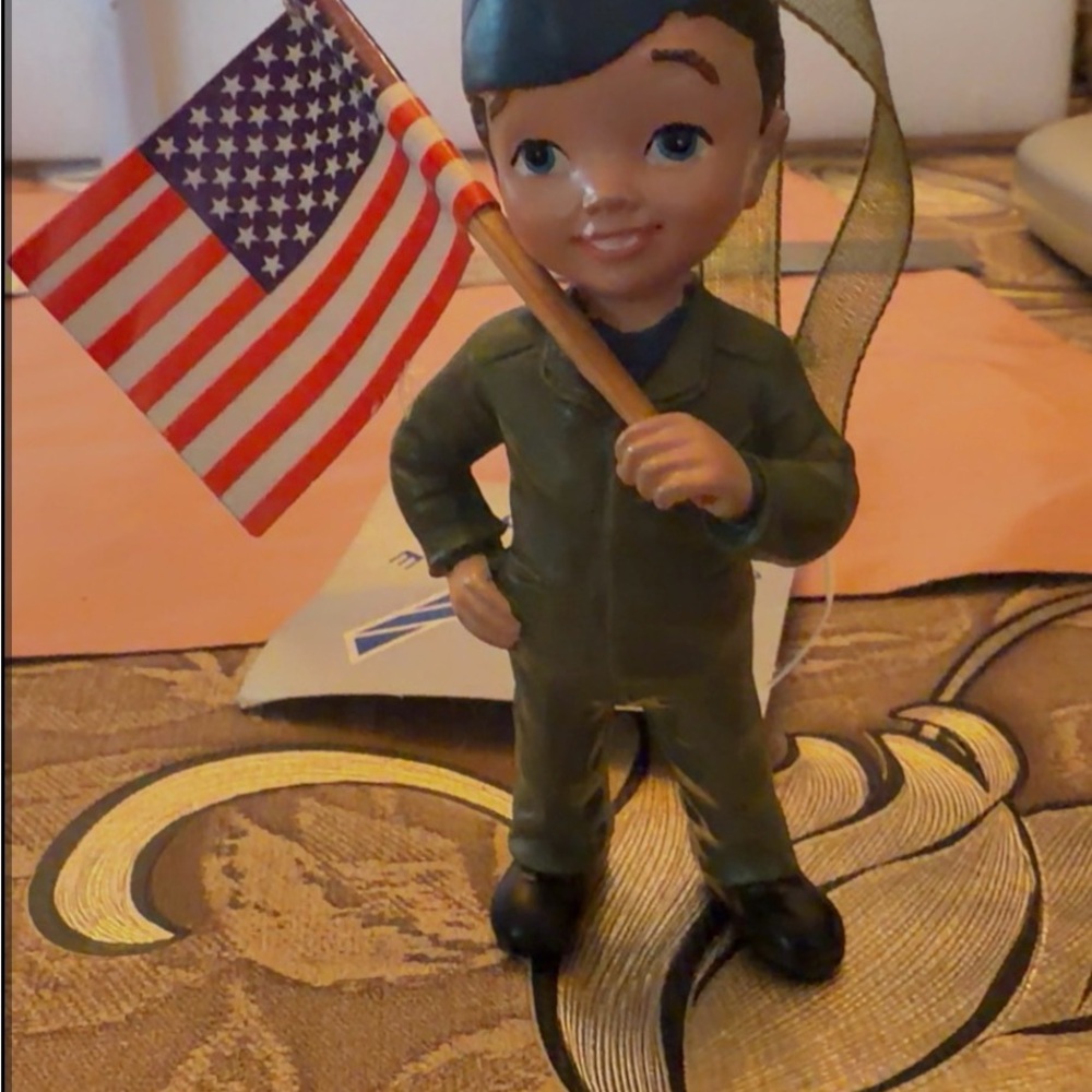 Salute to Service with Kurt Adler's U.S. Air Force™ Soldier Ornament. This finel
